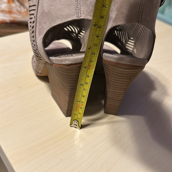 VINCE CAMUTO VC-KIMORA TRUE SUEDE SLINBACK CUTOUT SHIELD SANDALS HEEL main image 11
